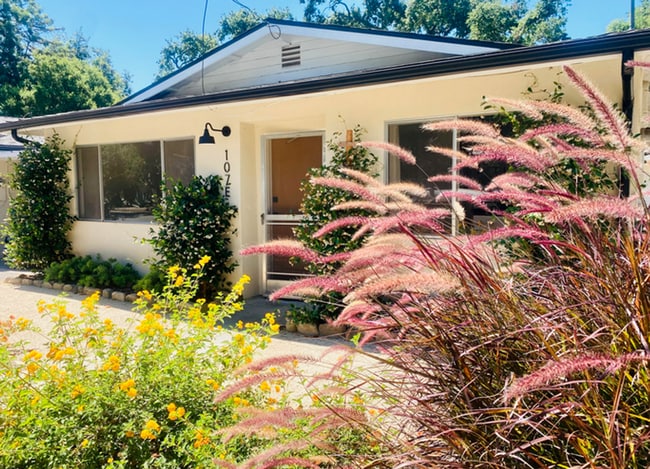107 E Eucalyptus St in Ojai, CA - Building Photo - Building Photo