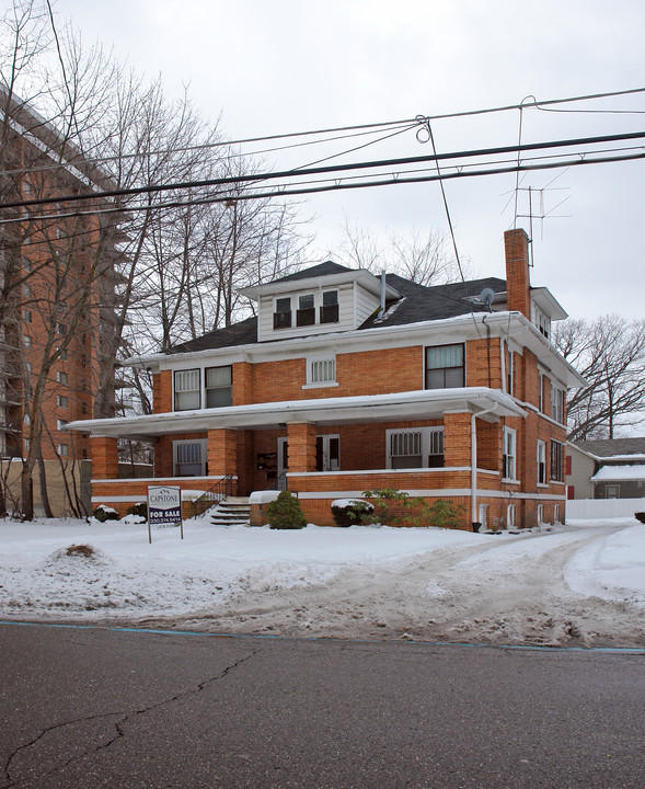 90 N Portage Path in Akron, OH - Building Photo