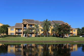 Indian Trace Apartments in West Palm Beach, FL - Building Photo - Building Photo