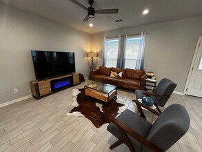 225 Line of Fire Way in Jarrell, TX - Building Photo - Building Photo