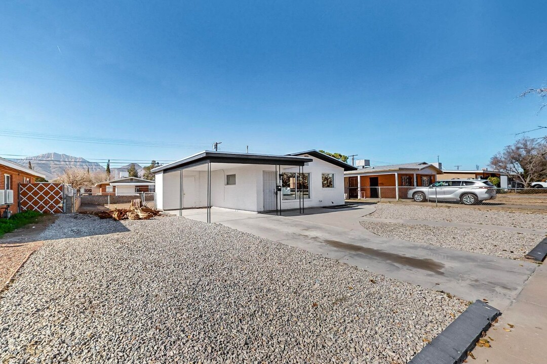 9123 Matterhorn Dr in El Paso, TX - Building Photo