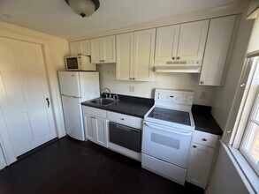 43 Puddle Ln in Portsmouth, NH - Building Photo - Building Photo