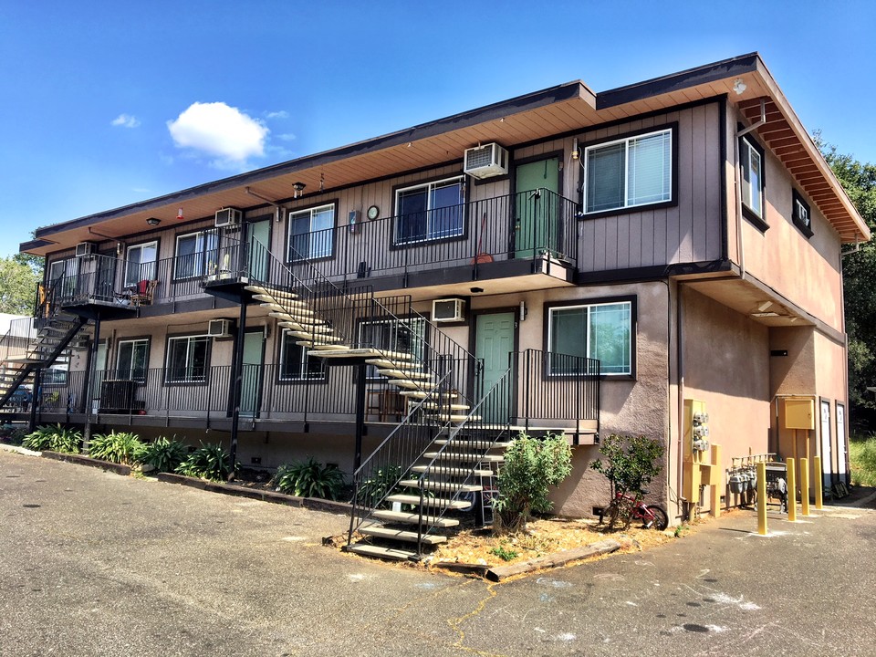 Oak Tree Apartments in Angels Camp, CA - Building Photo