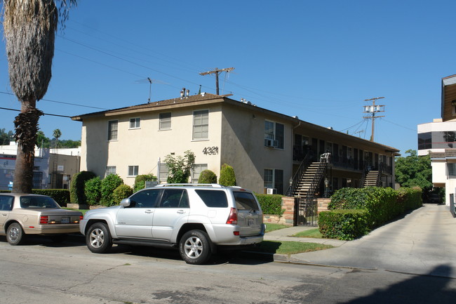 4321 Ventura Canyon Ave in Sherman Oaks, CA - Building Photo - Building Photo