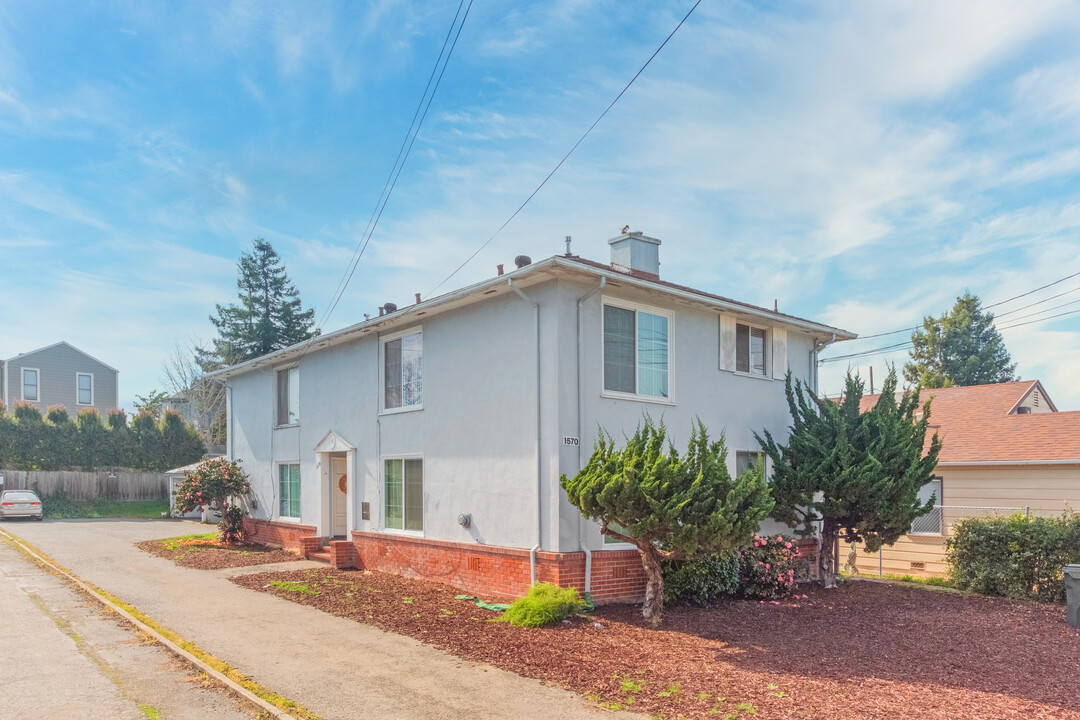 1570 Buena Vista Ave in Alameda, CA - Foto de edificio