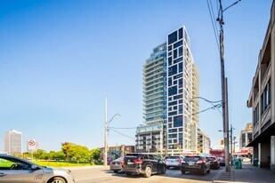501-501 St Clair Ave W in Toronto, ON - Building Photo