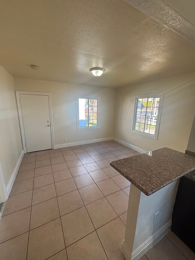 2721 1/2 S Sycamore Ave in Los Angeles, CA - Foto de edificio - Building Photo