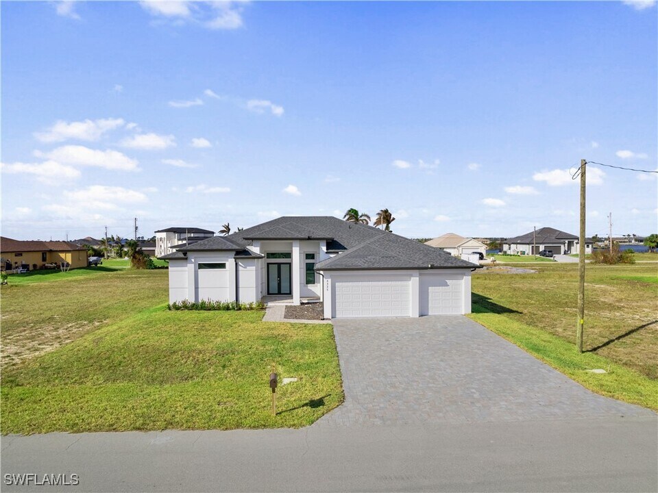 4325 NW 34th Ln in Cape Coral, FL - Building Photo