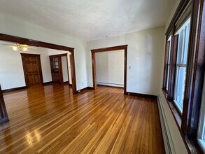 10 Laurel Terrace in Somerville, MA - Building Photo - Building Photo