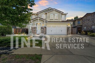 2469 Kinsella Way in Roseville, CA - Building Photo