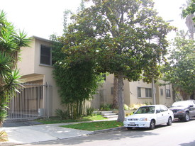 8707 Pickford St Apartamentos