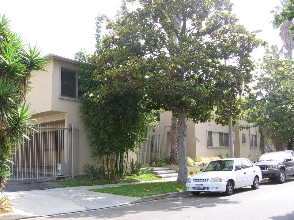 8707 Pickford St in Los Angeles, CA - Building Photo