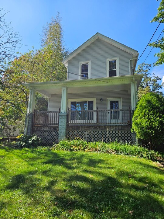 161 Oakwood St in Ravenna, OH - Building Photo