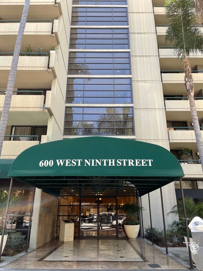 property at 600 W 9th St