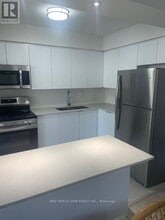 33 Erskine Ave in Toronto, ON - Building Photo - Building Photo