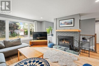 2051 Kings Grove Crescent in Ottawa, ON - Building Photo - Building Photo