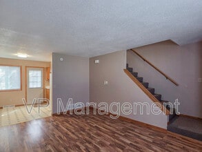 7 Park Crest Ct in Eldridge, IA - Building Photo - Building Photo