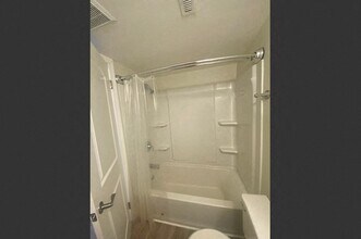 614 Englewood Ave in Tonawanda, NY - Foto de edificio - Building Photo