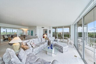 6361 Pelican Bay Blvd in Naples, FL - Building Photo - Building Photo