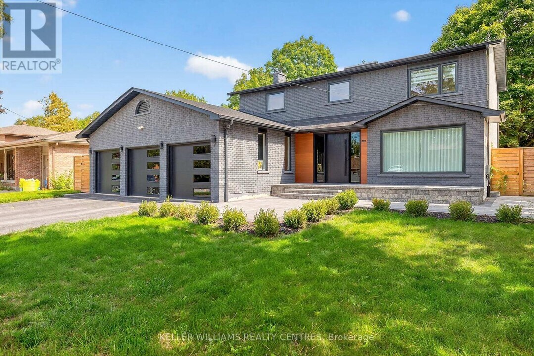 1 Rosegarden Crescent in Richmond Hill, ON - Building Photo