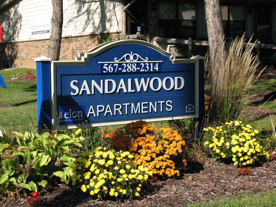 Sandalwood in Toledo, OH - Foto de edificio