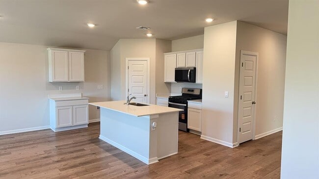 6101 Green Meadow Ln in Oklahoma City, OK - Building Photo - Building Photo