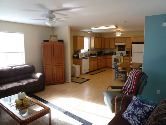 513 N Jefferson St, Unit 101