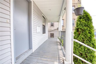 180 Willow St, Unit 1st floor in Waterbury, CT - Building Photo - Building Photo