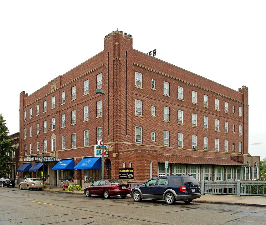 River Inn in Fergus Falls, MN - Building Photo