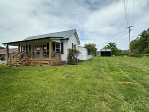 501 Upper Sand Valley Rd in Jonesborough, TN - Building Photo - Building Photo