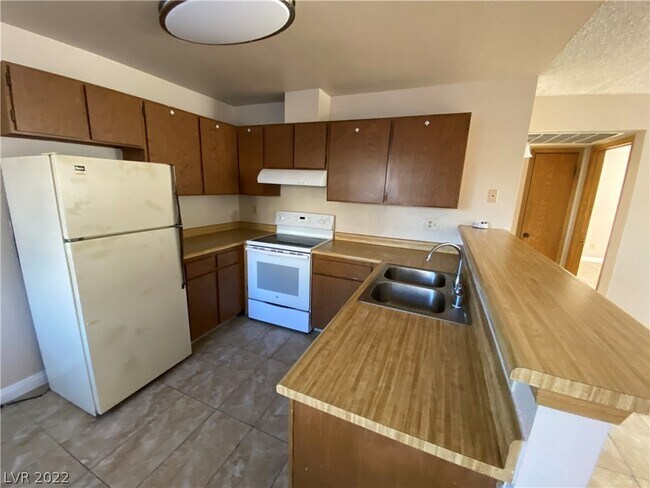 2685 Bryandouglas Dr-Unit -B in Las Vegas, NV - Building Photo - Building Photo