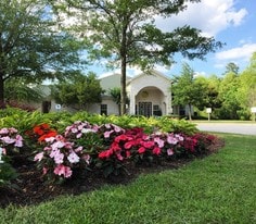 Olde Oak Apartments