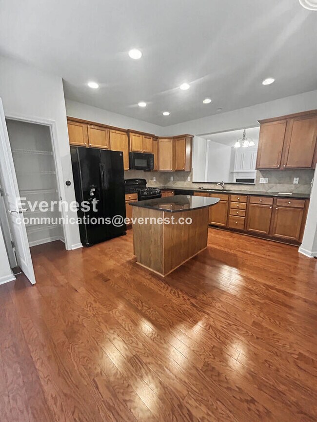 8730 Macedonia Lake Dr in Cary, NC - Building Photo - Building Photo