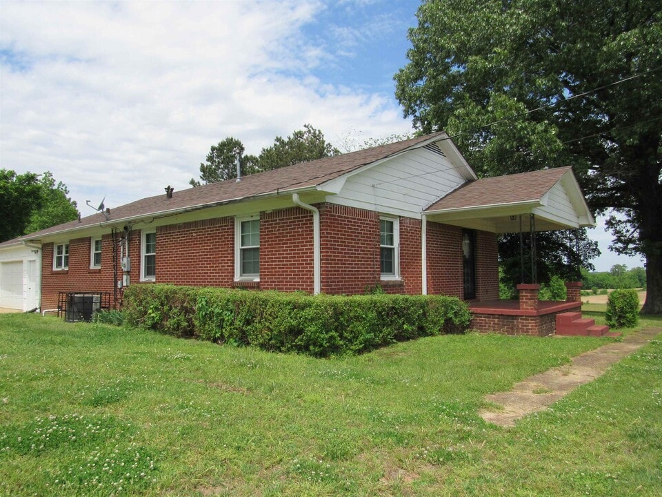 979 Akins Rd in Brighton, TN - Building Photo