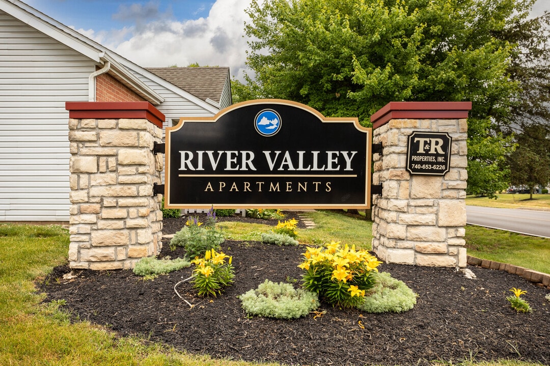 River Valley in Lancaster, OH - Foto de edificio