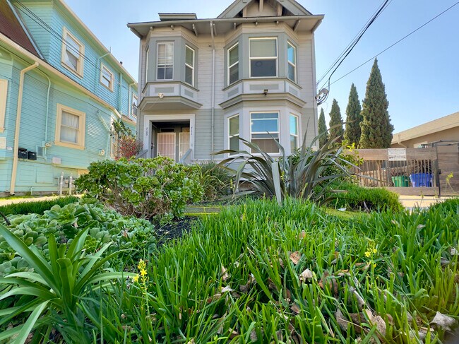 711 32nd St in Oakland, CA - Foto de edificio - Building Photo