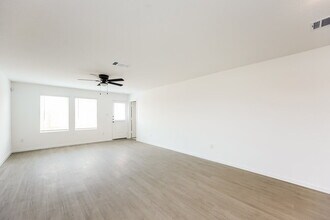 539 Roquefort St in New Braunfels, TX - Building Photo - Building Photo