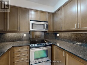 88-688 Promenade Cir in Vaughan, ON - Building Photo - Building Photo