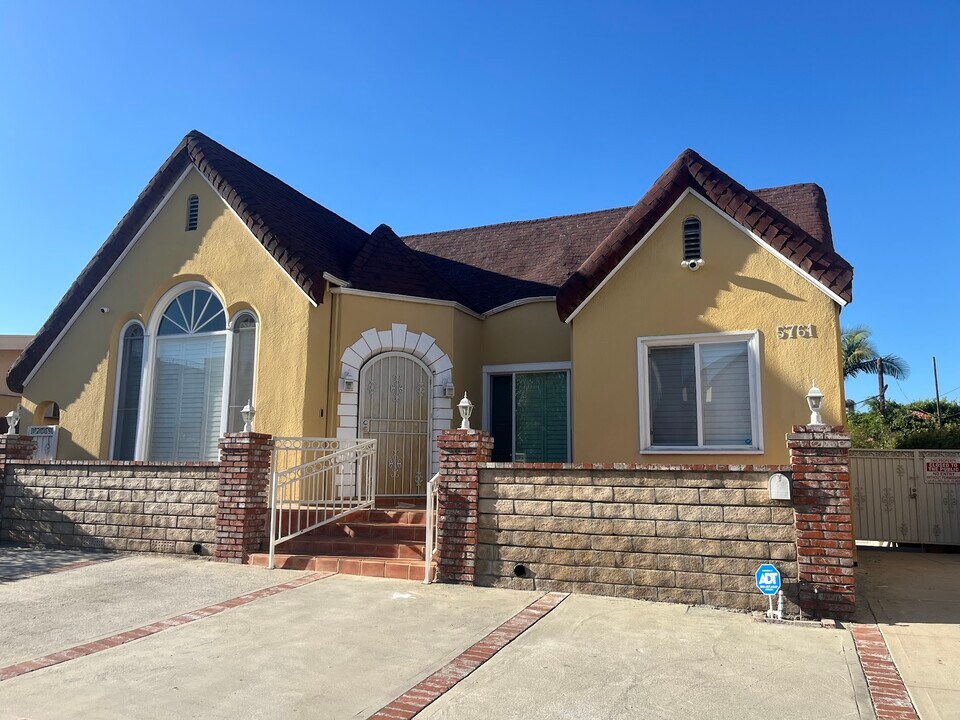 5761 W Olympic Blvd in Los Angeles, CA - Building Photo