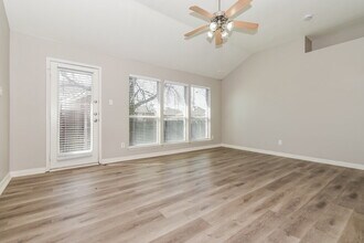 321 Rustic Grove Ln in Royse City, TX - Foto de edificio - Building Photo