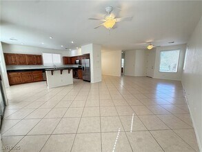 9101 Dorrell Ln in Las Vegas, NV - Building Photo - Building Photo