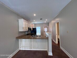 2202 Johnston St in Lafayette, LA - Building Photo - Building Photo