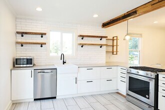 706 Bolling Ave in Charlottesville, VA - Building Photo - Building Photo