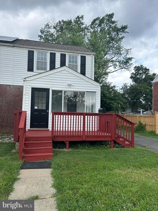 6016 N Kings Hwy in Alexandria, VA - Building Photo