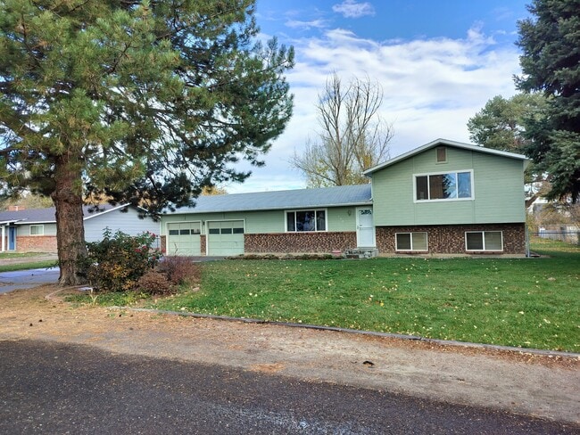 property at 130 NW Carrie Cir