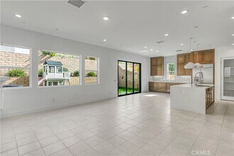 19292 Merryweather Dr in Santa Clarita, CA - Building Photo - Building Photo