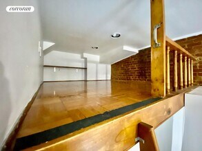 103 W 70th St in New York, NY - Building Photo - Building Photo