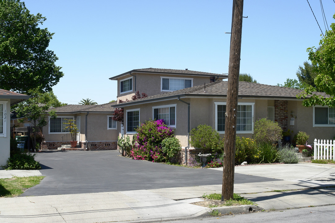 1025 Jones Ct in Redwood City, CA - Building Photo