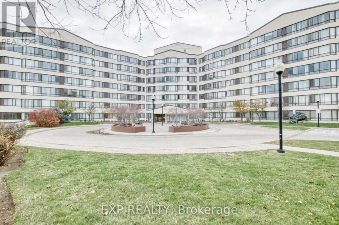1001-1001 Cedarglen Gate in Mississauga, ON - Building Photo