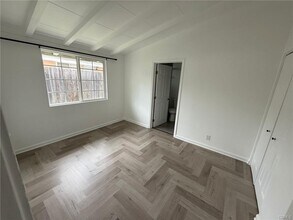 20578 Kittridge St in Los Angeles, CA - Building Photo - Building Photo